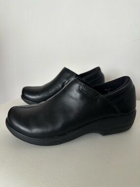 Crocs Work Shoes Women’s 7 Black Slip Resistant Comfort